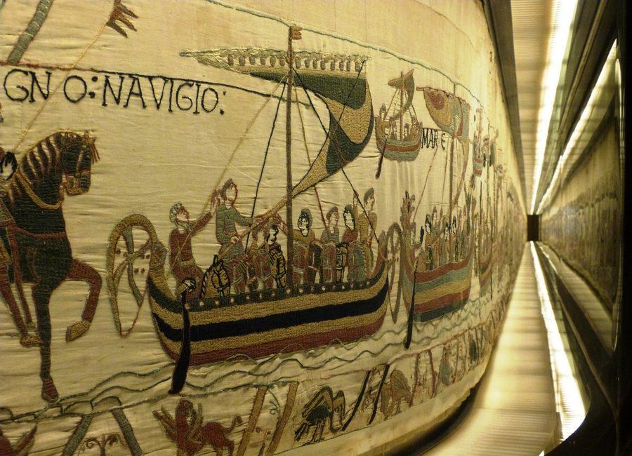 Historisk serietidning som representerar erövringen av England av Guillaume Conqueror, på en medeltida väv.